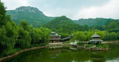 文明旅游新風(fēng)尚，泉城景區(qū)展新顏——聚焦“十一”假期第五天景區(qū)管理與游客風(fēng)貌